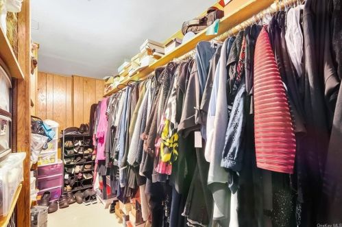 4 Amundsen Ln, Airmont NY  10901-7512 exterior