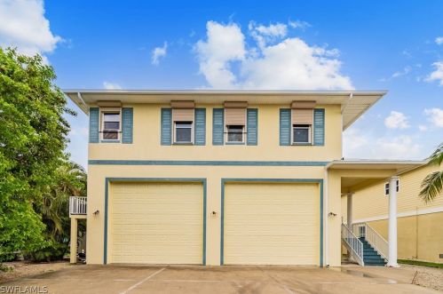 239 Driftwood Ln, Fort Myers Beach, FL 33931-4305