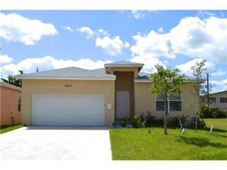 2924 Lincoln St, Hollywood FL  33020-3836 exterior