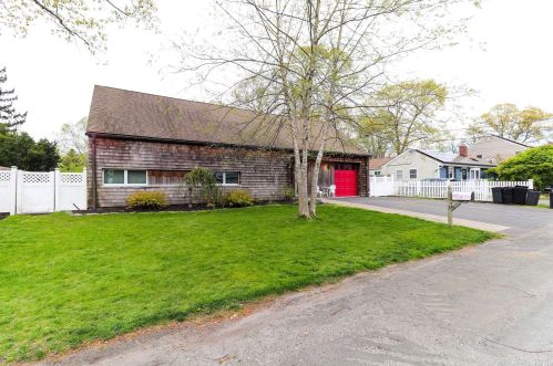 18 Brian Ave, Holtsville, NY 11742-1005