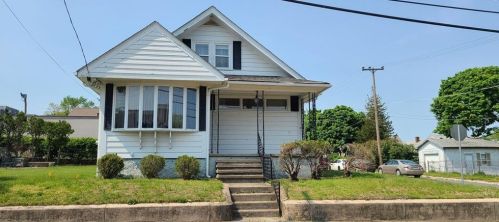 19 Meeting St, Cumberland RI  02864-8322 exterior