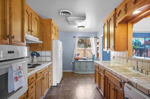 409 Rumble Rd, Modesto CA  95350-2316 exterior