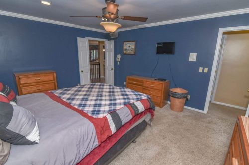 8883 Valley Circle Dr, Florence KY  41042-9523 exterior