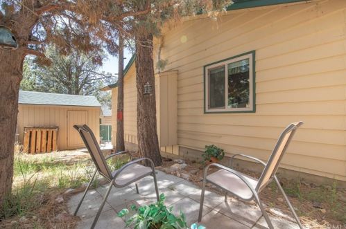 355 Cinderella Dr, Big Bear City CA  92314-9798 exterior