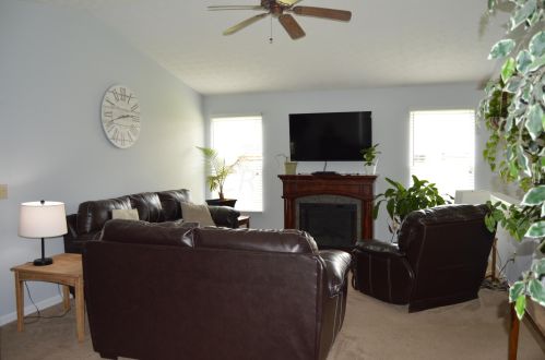 7654 Farm Hill Dr, Blacklick, OH 43004-9766