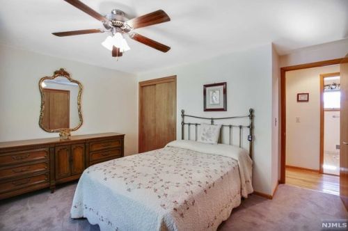 236 Gilbert Ave, Elmwood Park NJ  07407-2813 exterior