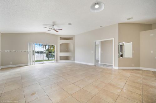 701 182nd Way, Hollywood FL  33029-3692 exterior