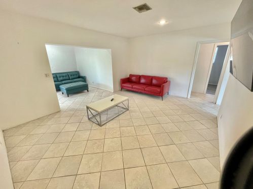 2200 47th Ave, Hollywood FL  33021-4152 exterior