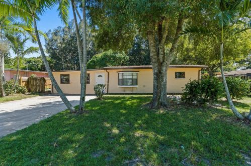 2207 Elizabeth Ave, Fort Pierce, FL 34982-6449