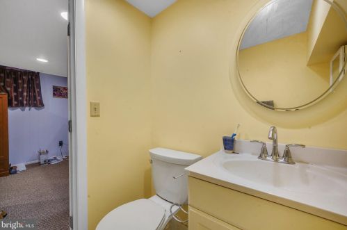 432 Wyndom Ter, Holmes PA  19043-1127 exterior