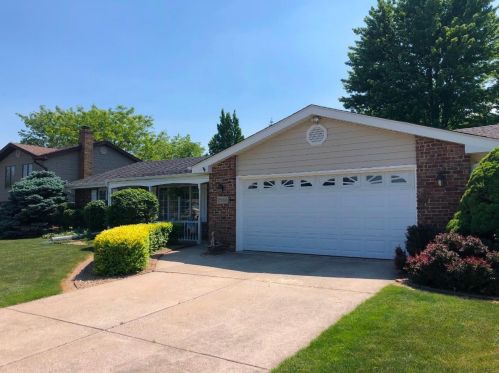 2560 Fossil Stone Rd, Dyer, IN 46311-1956