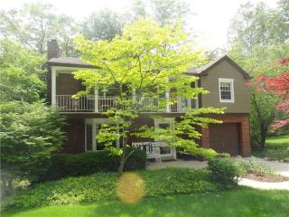 1036 Windermere Dr, Pittsburgh, PA 15218-1142