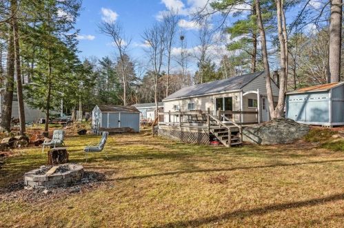 3 Hollywood Ave, Raymond NH  03077-1325 exterior