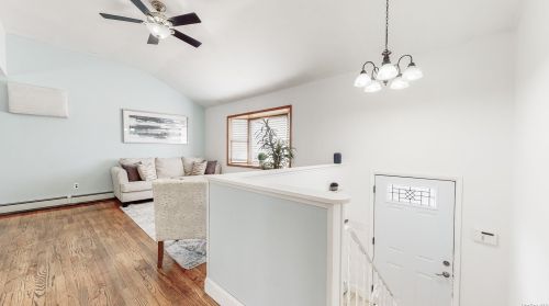 947 Montauk Ave, Islip Terrace NY  11752-1206 exterior