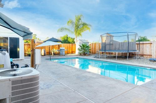 5812 Homewood Way, Riverbank CA  95367-9550 exterior