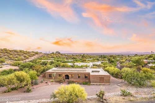 6062 Camino Arizpe, Tucson, AZ 85718-3811