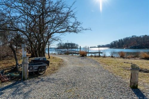 12 Splitrock Rd, Norwalk CT  06854-4713 exterior