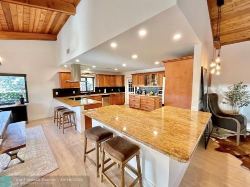 1630 118th Ter, Hollywood FL  33026-2546 exterior