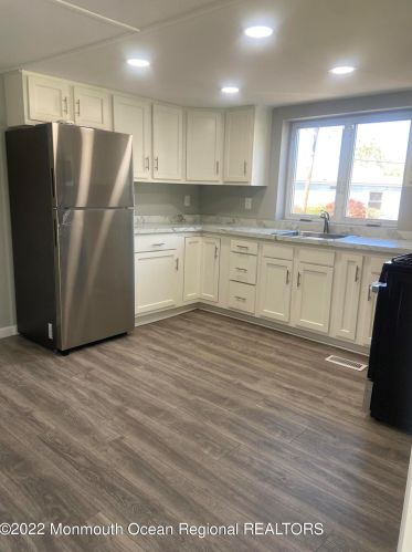 76 Bayshore Mobile Mnr, Hazlet, NJ 07730-4135