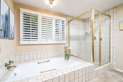 1022 Oak Canyon Ln, Glendora CA  91741-2256 exterior