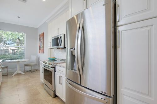 966 Bear Island Cir, West Palm Beach FL  33409-2062 exterior