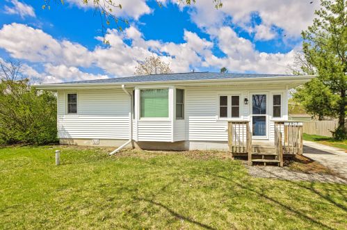 2907 Elizabeth Ln, Twin Lakes, WI 53181-9744