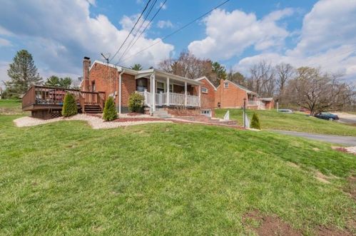 34 Loretta St, Latrobe, PA 15650-2614
