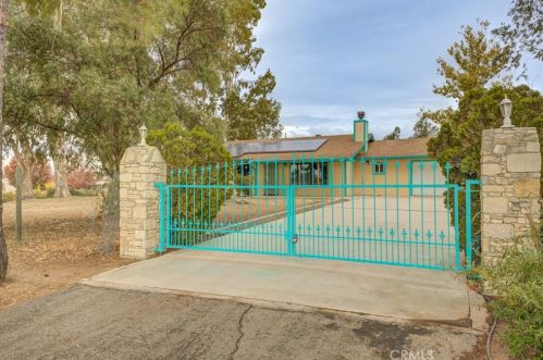 5640 Jardine Rd, Lake Nacimiento, CA 93446-9261