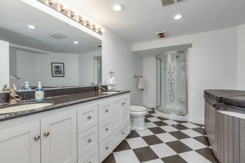 135 Hooker Farm Rd, Salem, NH 03079-1815