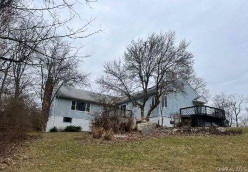 2 Harrimac Ct, Tompkins Corners, NY 10579-2636