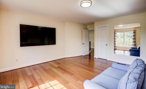 20405 Crimson Pl, Leesburg VA 20175-6362 exterior