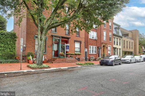 587 Front St, Harrisburg, PA 17104-1660