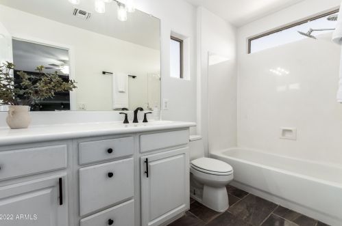 1342 Dunbar Dr, Phoenix AZ 85041-6151 exterior