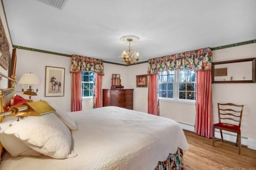 43 Walnut Ln, Northford CT  06472-1128 exterior