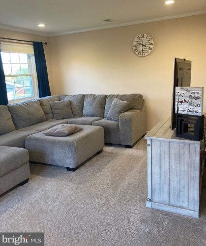 303 Orchard Cir, Hamilton VA  20158-9700 exterior