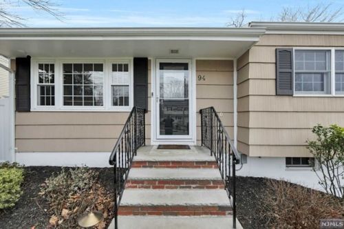 94 Yawpo Ave, Oakland NJ  07436-2718 exterior