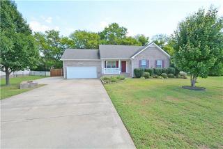 3860 Benjamin Dr, Clarksville, TN 37040-5693