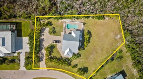 9393 Peaceful Dr, Sanibel FL  33957-4238 exterior