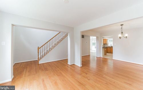 910 Kings Arms Dr, Downingtown, PA 19335-4136