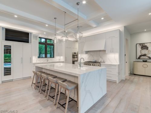336 1st Ave, Naples FL  34102-5905 exterior