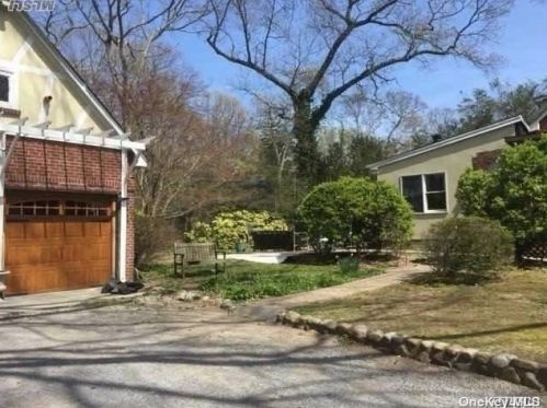 2 Greentree Ct, Northport NY  11768-2211 exterior