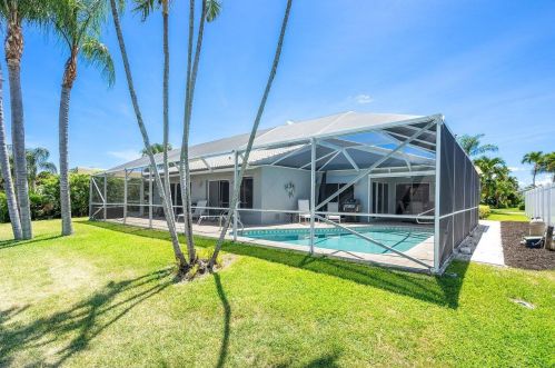 7017 3rd Ave, Boca Raton, FL 33487-2397