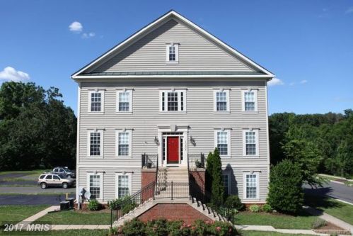10606 Bristow Station Dr, Bristow, VA 20136-1363