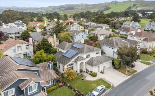 453 Fairway Dr, Princeton By The Sea, CA 94019-2200