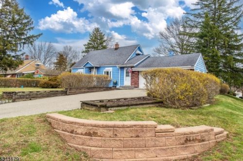 363 Beverwyck Rd, Parsippany NJ  07054-1537 exterior
