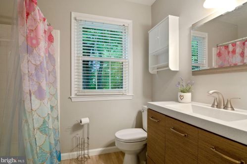 9514 Wallingford Dr, Springfield VA 22015-1738 exterior