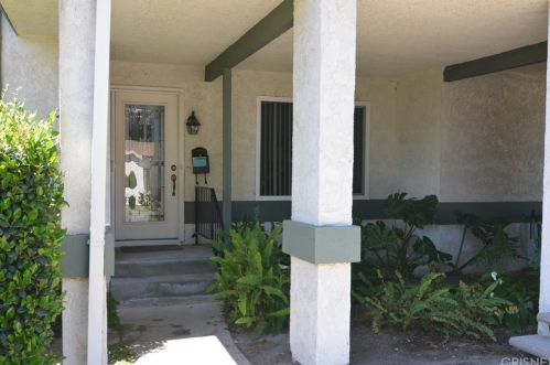 26344 Oak Plain Dr, Santa Clarita, CA 91321-1335