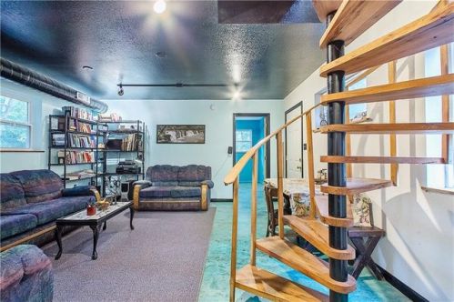 405 Mashburn Ave, Fayetteville, AR 72701-6142