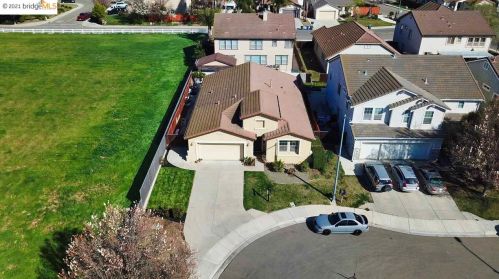 17 Graham Ct, Oakley, CA 94561-2781
