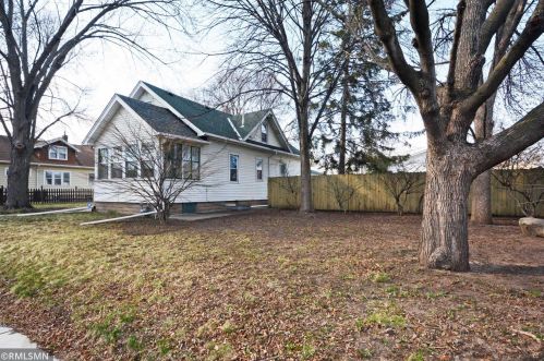 925 Cook Ave, Saint Paul, MN 55106-3236